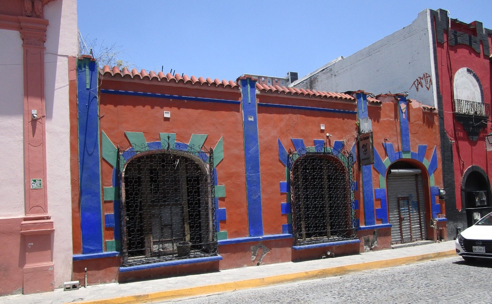 Fachada de la casa en Padre Mier, Centro de Monterrey